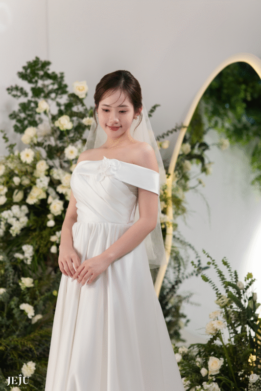 Thuê Váy Đi Bàn – Giải Pháp Hoàn Hảo Cho Cô Dâu Hiện Đại 1 Váy đi bàn