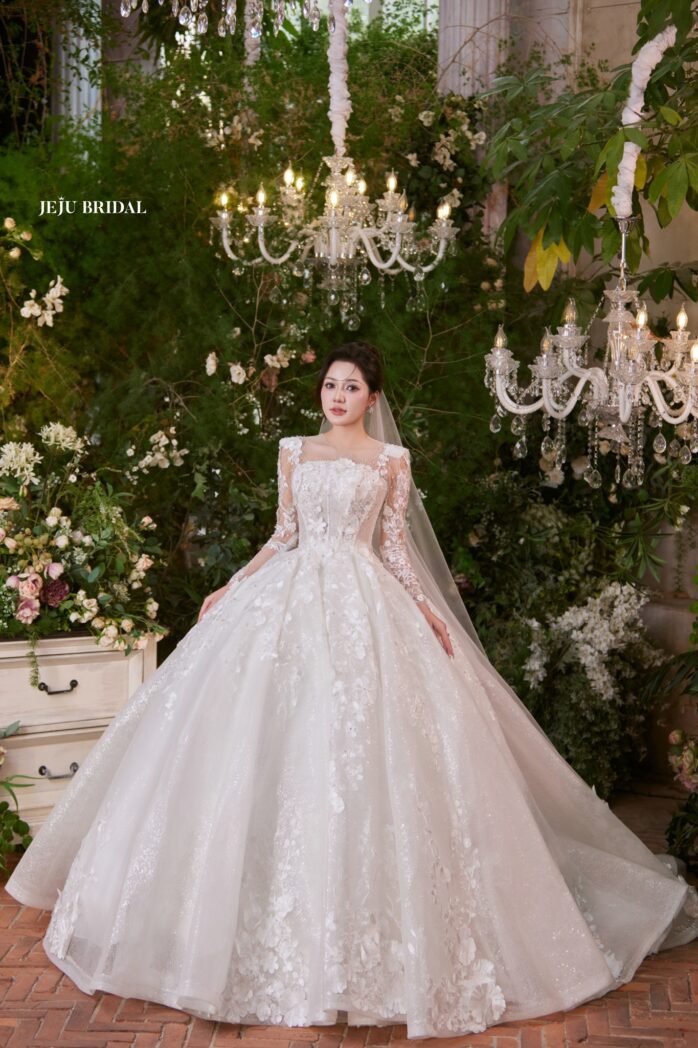 Váy cưới cổ điển – Vẻ đẹp vượt thời gian cho cô dâu hiện đại 2 Váy cưới điển tay dài