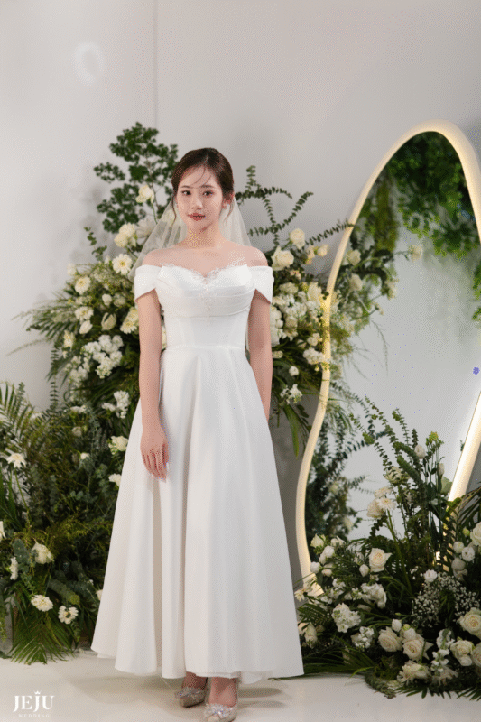 Thuê Váy Đi Bàn – Giải Pháp Hoàn Hảo Cho Cô Dâu Hiện Đại 3 Váy đi bàn dáng suông tối giản, hiện đại