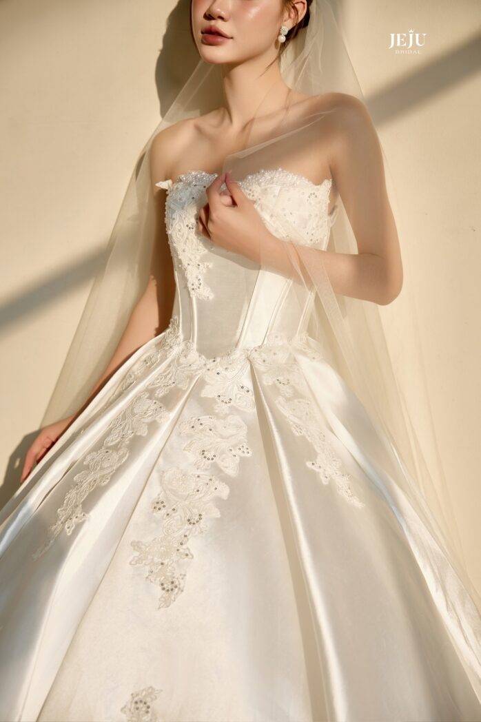 Váy cưới cổ điển – Vẻ đẹp vượt thời gian cho cô dâu hiện đại 4 Chọn váy cưới theo vóc dáng