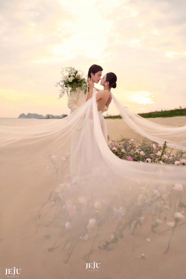 Chụp concept ảnh cưới biển vào buổi hoàng hôn