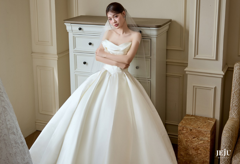 Váy cưới cổ điển