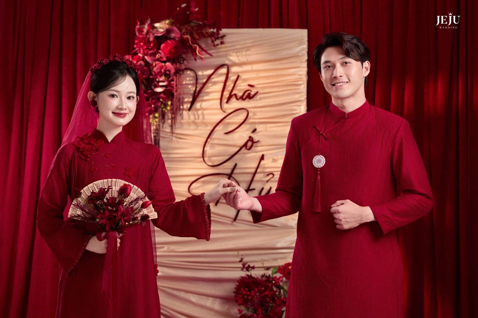 Concept Ảnh Cưới Áo Dài Đỏ: Nét Đẹp Truyền Thống Đầy Mê Hoặc