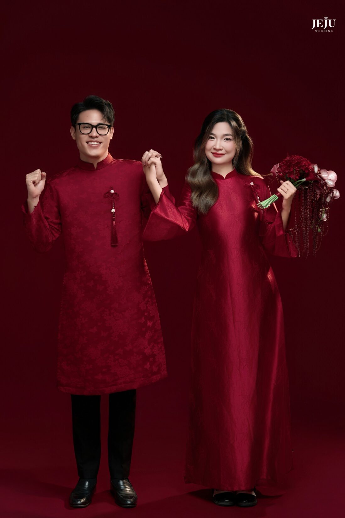 Concept Ảnh Cưới Áo Dài Đỏ: Nét Đẹp Truyền Thống Đầy Mê Hoặc 1 Concept Ảnh Cưới Với Áo Dài Đỏ