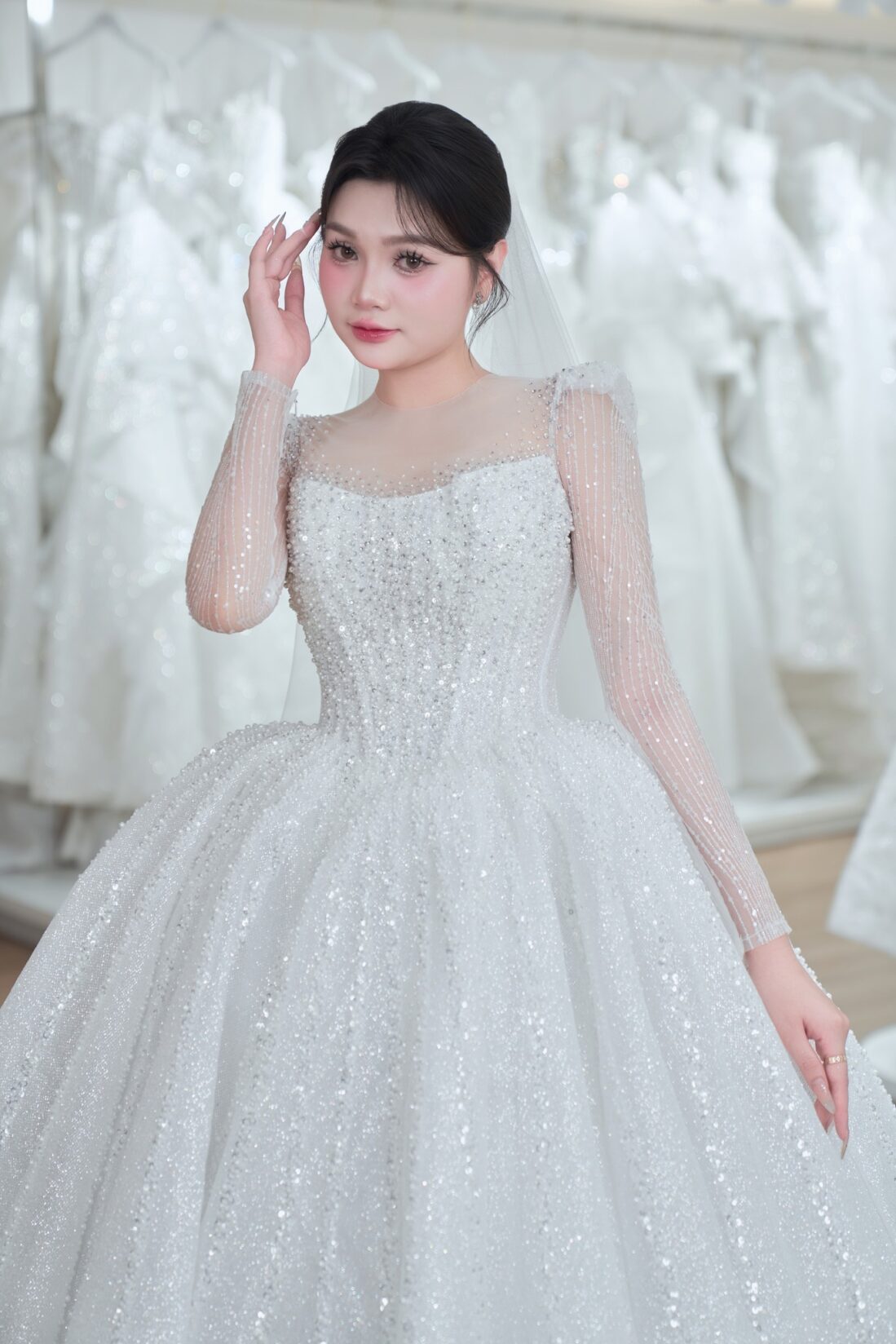 Cách chọn váy cưới dài tay phù hợp với từng dáng người