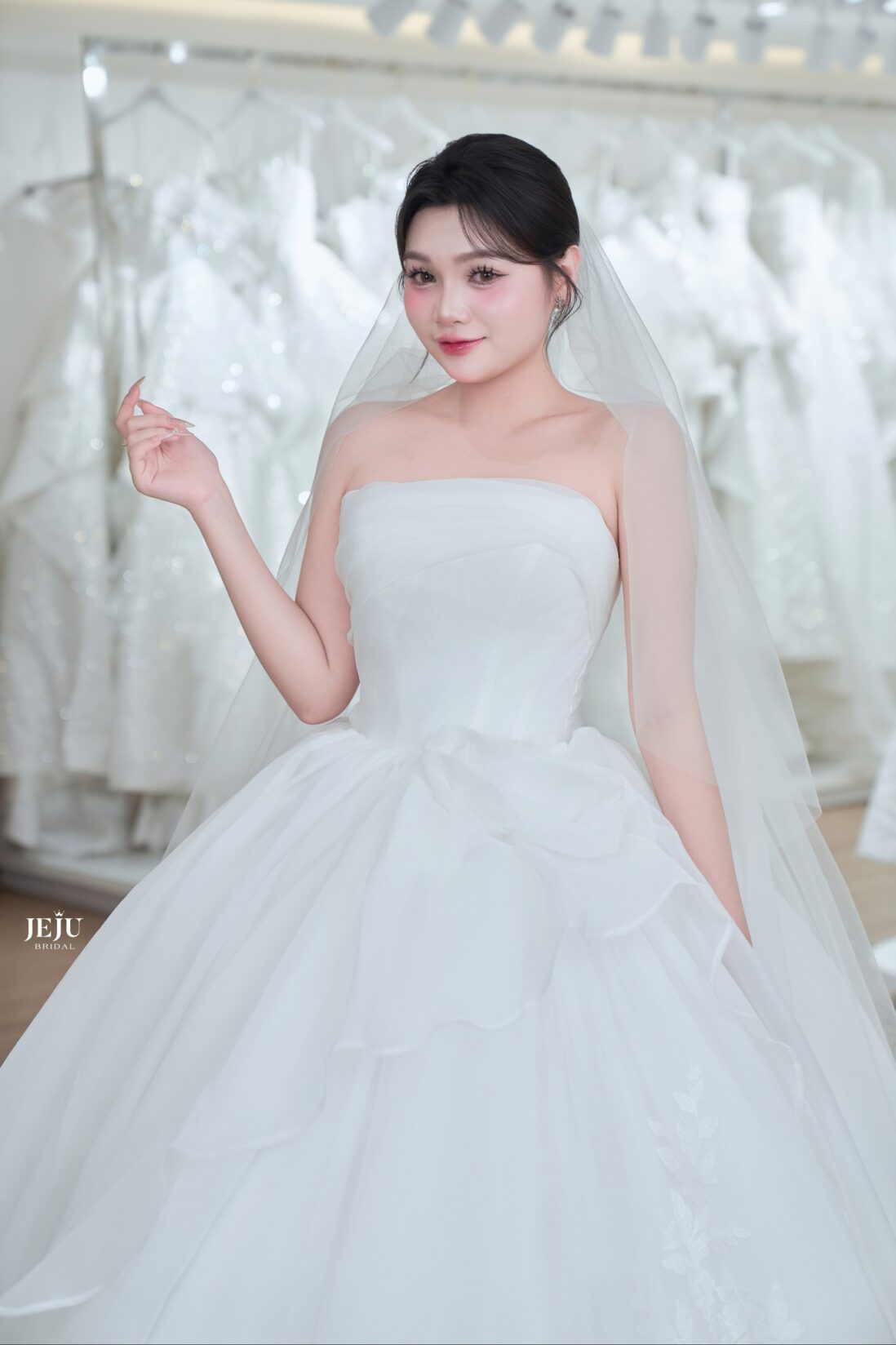 Chọn chất liệu váy cưới phù hợp