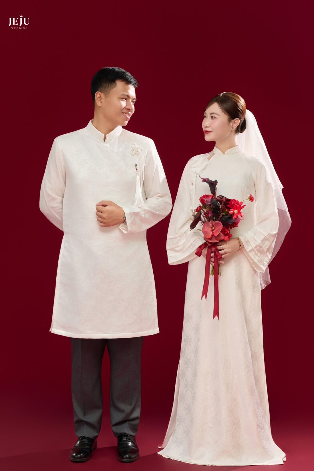 Concept ảnh cưới Việt phục kết hợp hiện đại