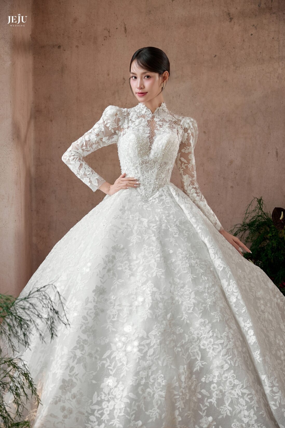 Váy cưới dáng tay dài