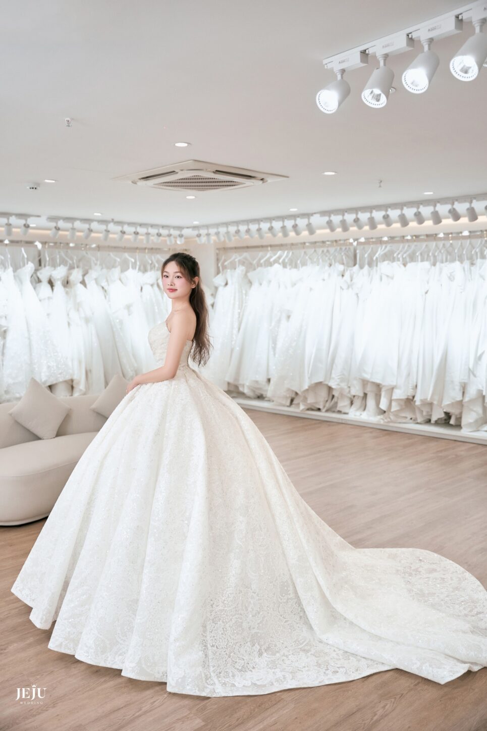 Kinh nghiệm đặt váy cưới thiết kế cao cấp đẹp và tối ưu chi phí