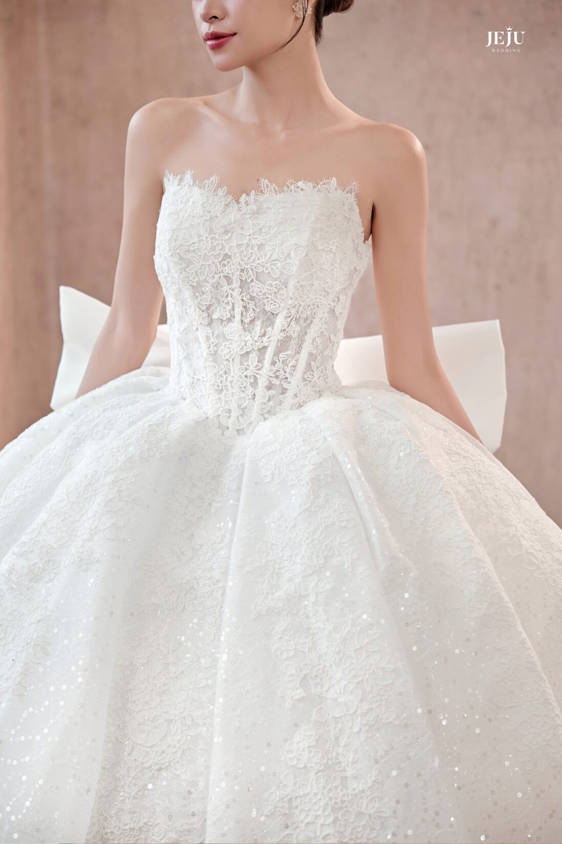 Cách chọn váy cưới ren phù hợp với từng dáng người