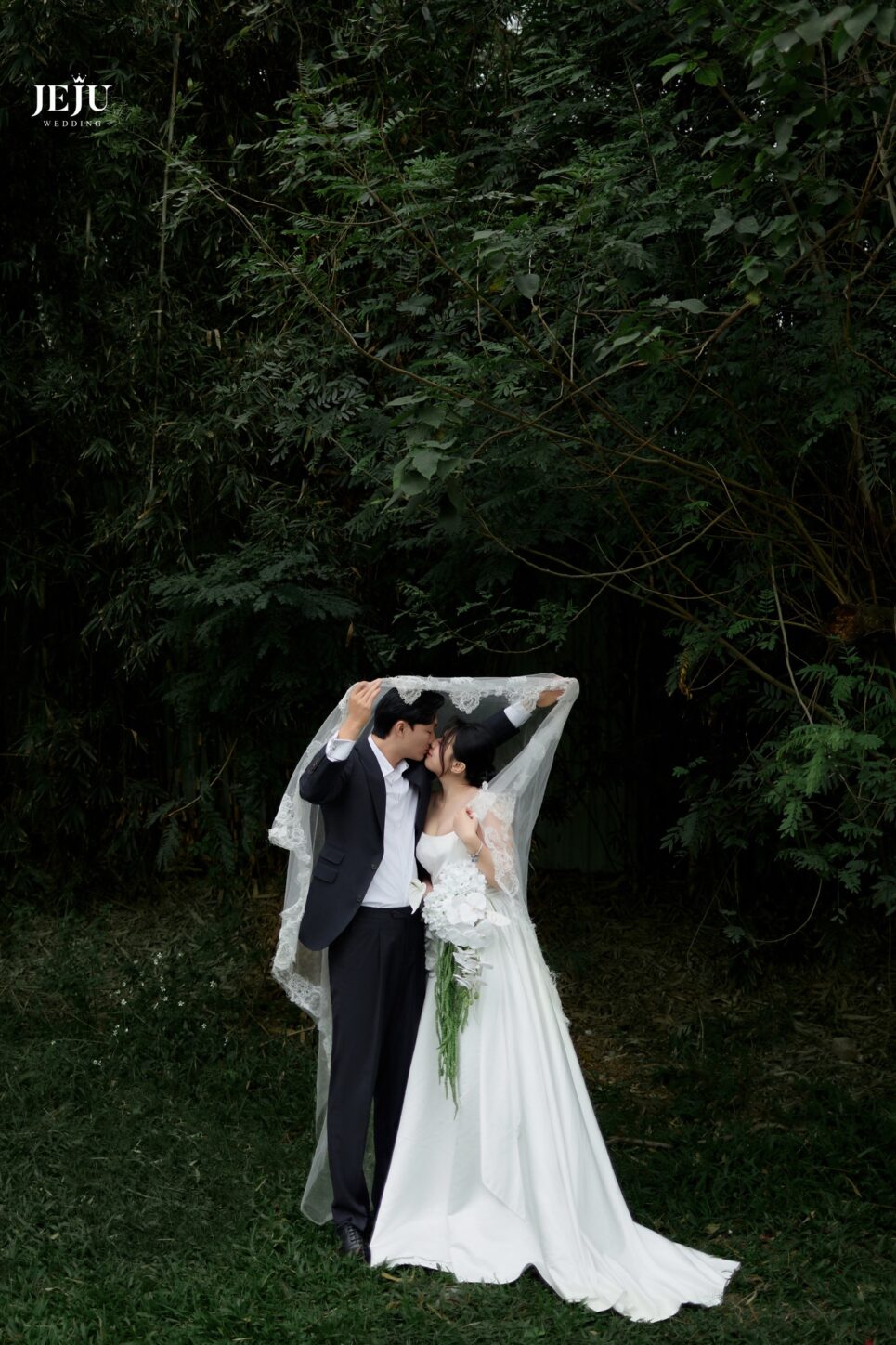 Chụp ảnh cưới ngoại cảnh tại santorini park