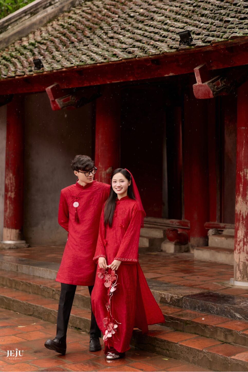 Áo dài đỏ truyền thống